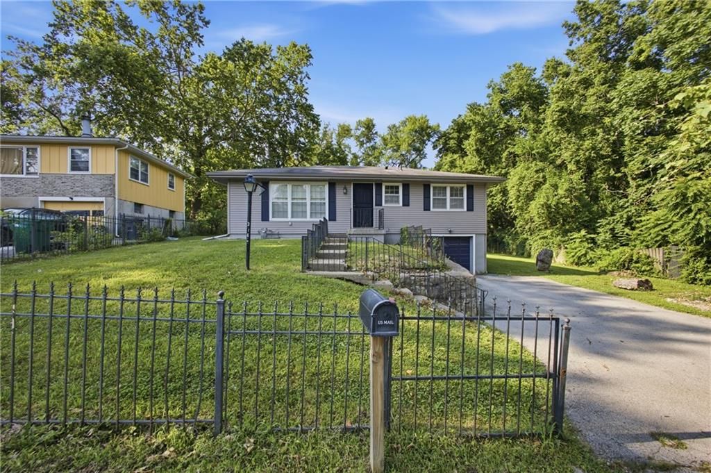 3165 LONGWOOD Avenue, Kansas City, KS 66104