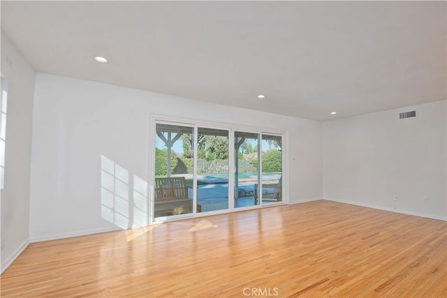 22537 Friar Street, Woodland Hills, CA 91367