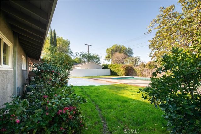 22537 Friar Street, Woodland Hills, CA 91367