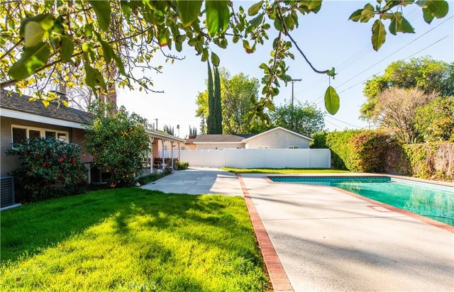 22537 Friar Street, Woodland Hills, CA 91367