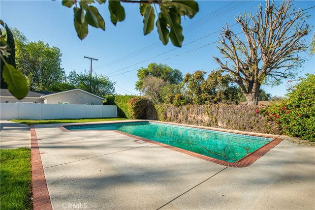 22537 Friar Street, Woodland Hills, CA 91367