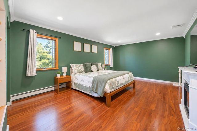 137 Ridgewood Avenue, Farmingville, NY 11738