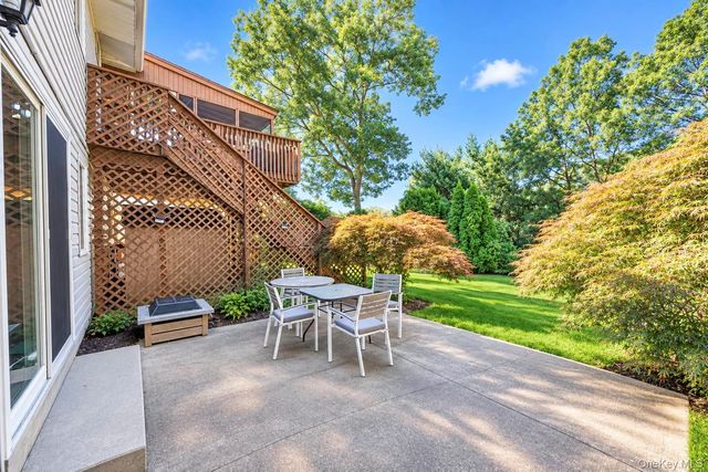 137 Ridgewood Avenue, Farmingville, NY 11738