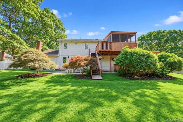 137 Ridgewood Avenue, Farmingville, NY 11738