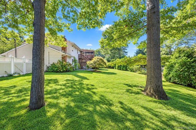 137 Ridgewood Avenue, Farmingville, NY 11738