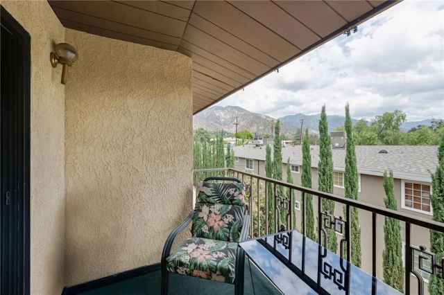 42 Esperanza Avenue, Sierra Madre, CA 91024