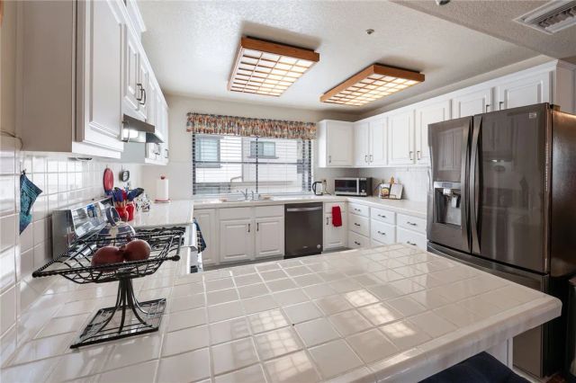 42 Esperanza Avenue, Sierra Madre, CA 91024
