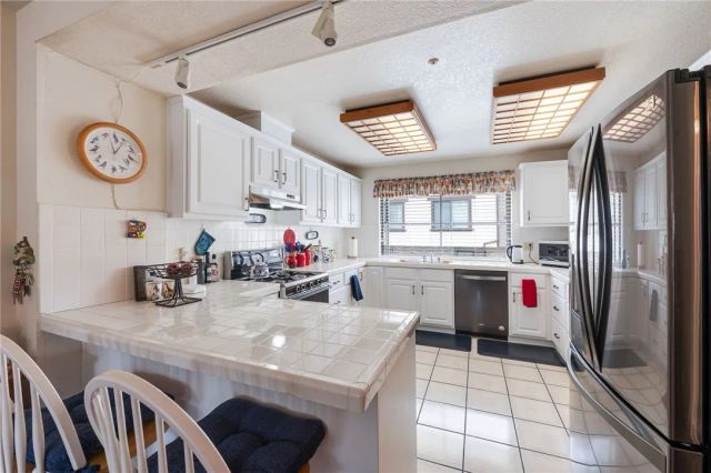42 Esperanza Avenue, Sierra Madre, CA 91024