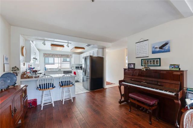 42 Esperanza Avenue, Sierra Madre, CA 91024