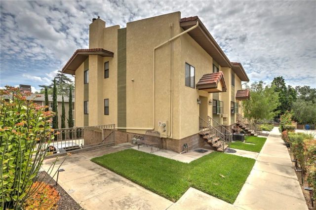 42 Esperanza Avenue, Sierra Madre, CA 91024