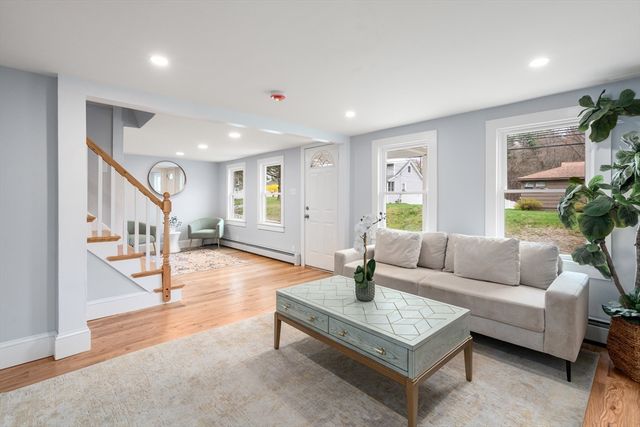 78 Pleasant St, Grafton, MA 01519