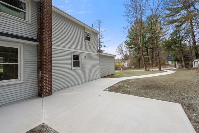 78 Pleasant St, Grafton, MA 01519