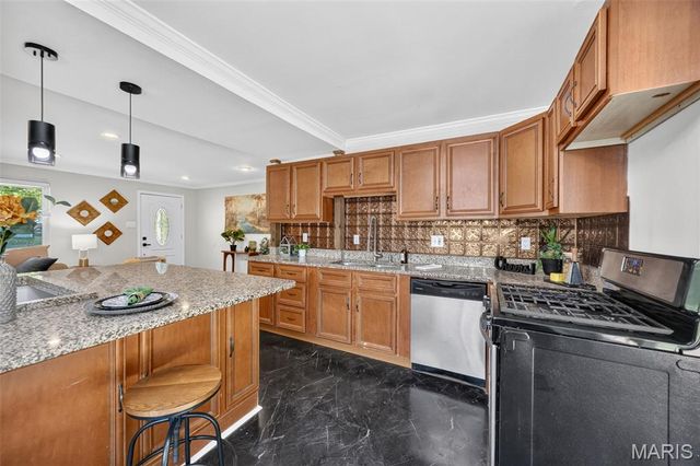 609 N Elm Avenue, Webster Groves, MO 63119