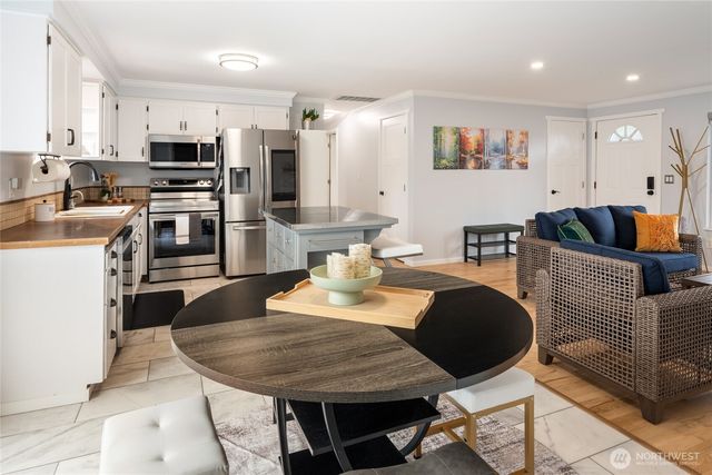 24309 47th Avenue SE, Woodinville, WA 98072