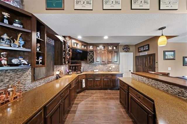 16825 Goddard Street, Overland Park, KS 66221