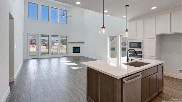 233 Hidalgo, Boerne, TX 78006