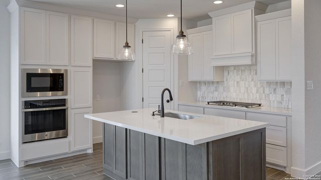 233 Hidalgo, Boerne, TX 78006