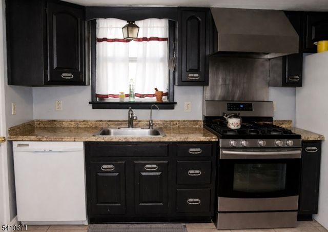 556 Compton Ave, Perth Amboy City, NJ 08861