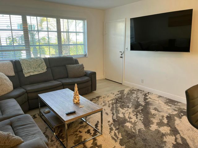 1821 NE 62nd Street 411, Fort Lauderdale, FL 33308