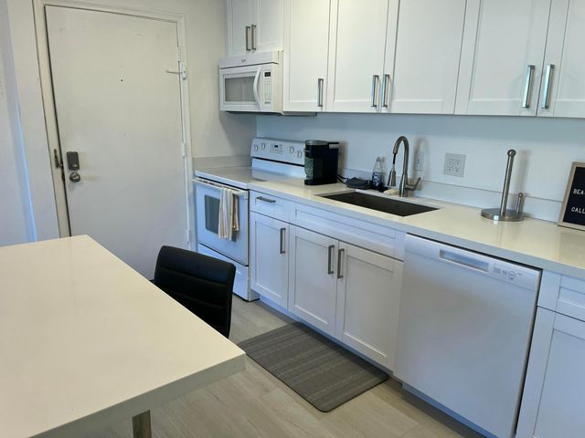 1821 NE 62nd Street 411, Fort Lauderdale, FL 33308