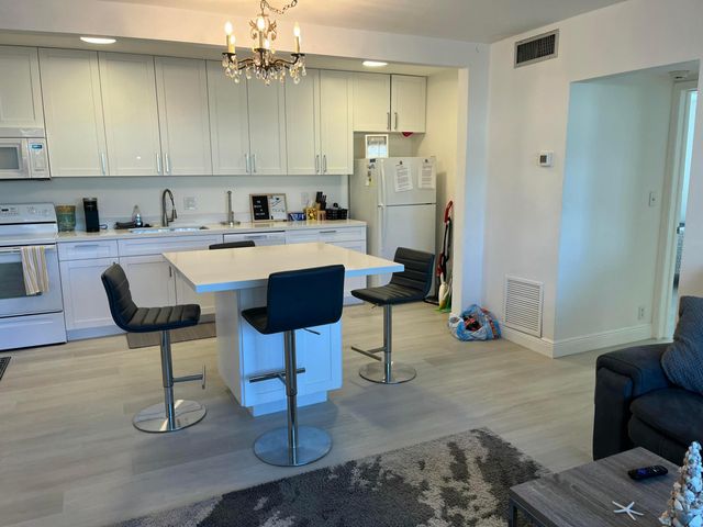 1821 NE 62nd Street 411, Fort Lauderdale, FL 33308