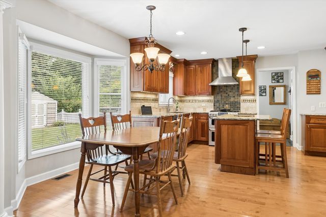 1137 Hyde Park Lane, Naperville, IL 60565