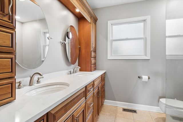 1137 Hyde Park Lane, Naperville, IL 60565