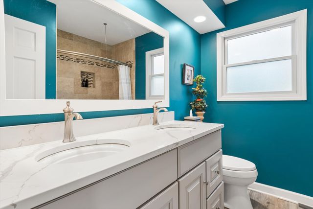 1137 Hyde Park Lane, Naperville, IL 60565