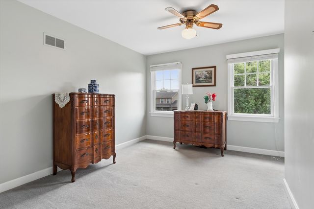 1137 Hyde Park Lane, Naperville, IL 60565