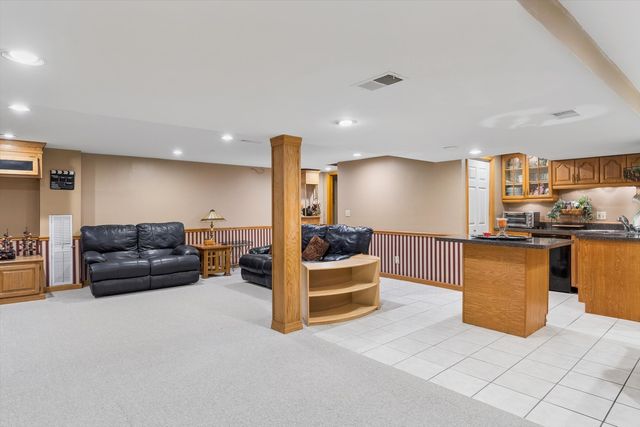 1137 Hyde Park Lane, Naperville, IL 60565