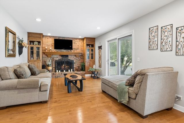 1137 Hyde Park Lane, Naperville, IL 60565