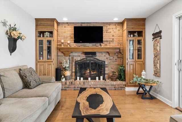 1137 Hyde Park Lane, Naperville, IL 60565
