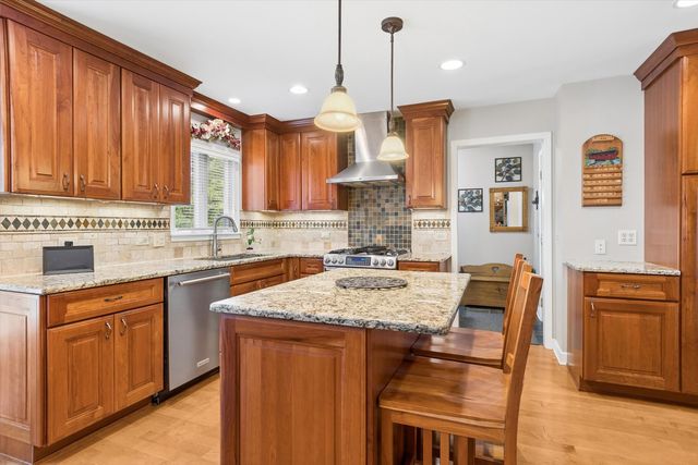 1137 Hyde Park Lane, Naperville, IL 60565