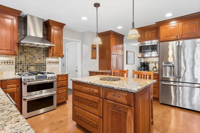 1137 Hyde Park Lane, Naperville, IL 60565