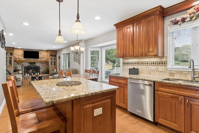 1137 Hyde Park Lane, Naperville, IL 60565