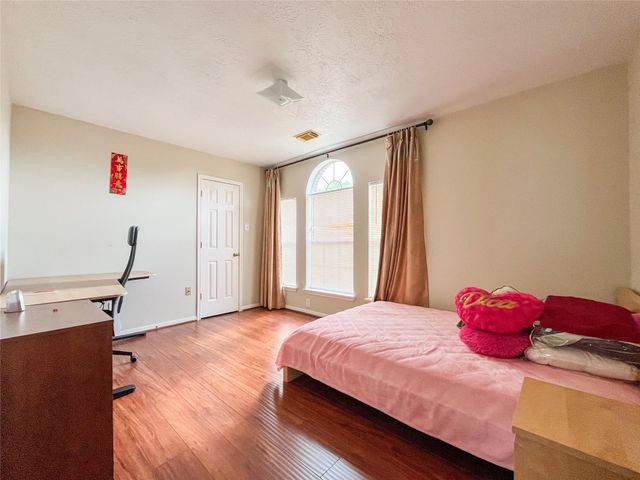 8907 Emerald Heights Lane, Houston, TX 77083