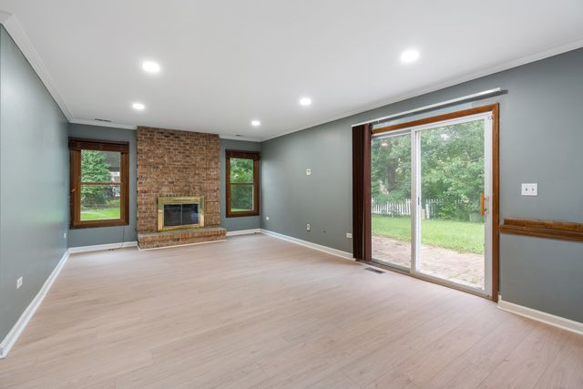 1465 Jasper Drive, Wheaton, IL 60189