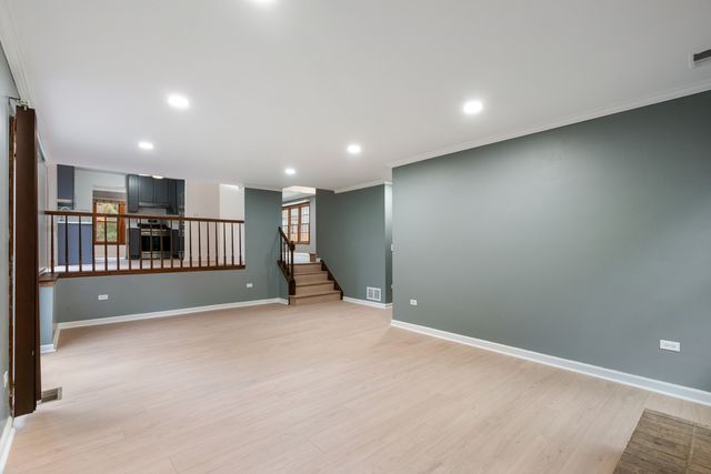 1465 Jasper Drive, Wheaton, IL 60189