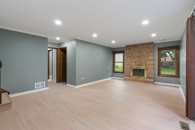 1465 Jasper Drive, Wheaton, IL 60189