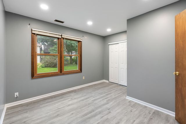 1465 Jasper Drive, Wheaton, IL 60189