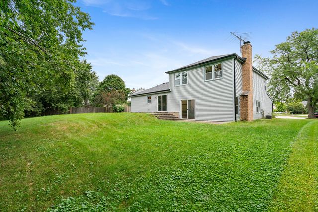 1465 Jasper Drive, Wheaton, IL 60189