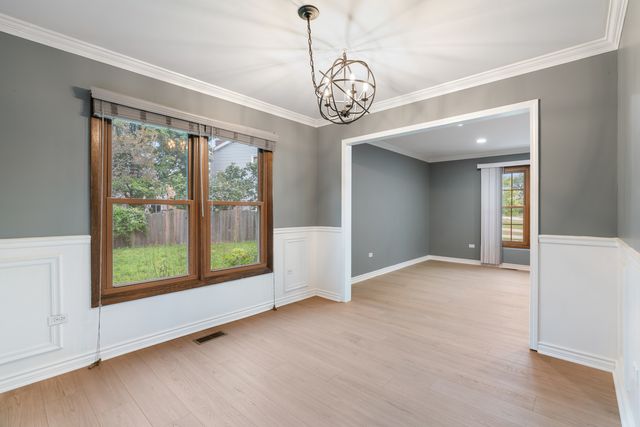 1465 Jasper Drive, Wheaton, IL 60189
