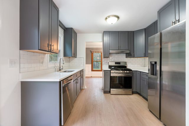 1465 Jasper Drive, Wheaton, IL 60189