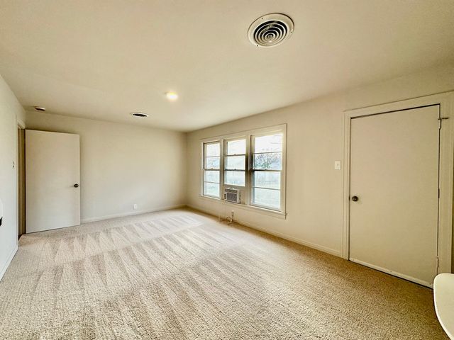 1103 Fair Avenue, Gainesville, TX 76240