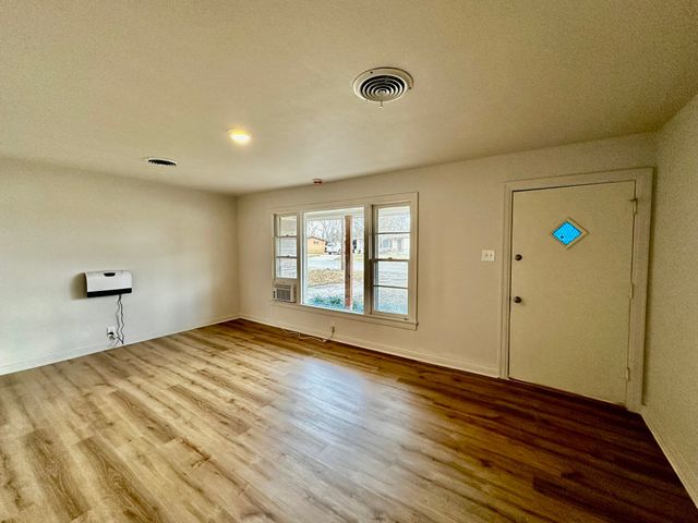 1103 Fair Avenue, Gainesville, TX 76240