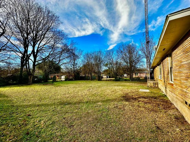 1103 Fair Avenue, Gainesville, TX 76240