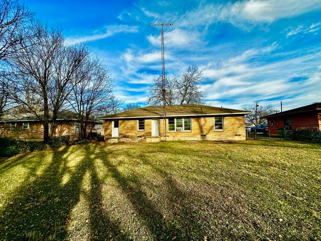 1103 Fair Avenue, Gainesville, TX 76240