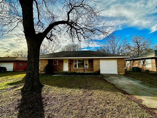 1103 Fair Avenue, Gainesville, TX 76240