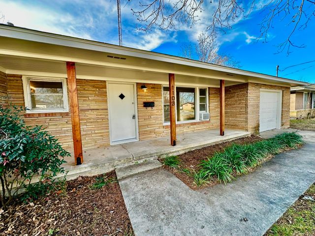 1103 Fair Avenue, Gainesville, TX 76240