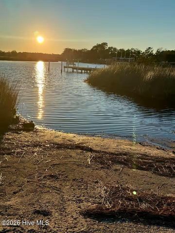 104 Lee Court, Swansboro, NC 28584